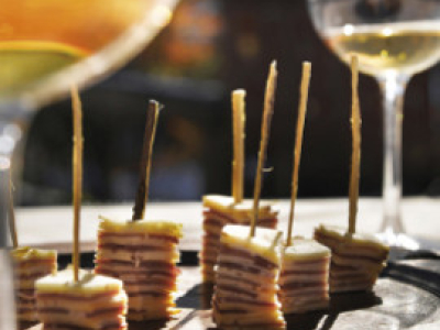 Millefeuilles de pommes, jambon cru et tomme de Savoie, au bâton de réglisse