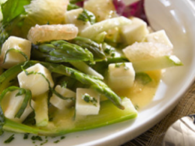 Fraîcheur d'asperges à la Tomme de Savoie