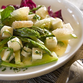 Fraîcheur d'asperges à la Tomme de Savoie