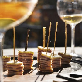 Millefeuilles de pommes, jambon cru et tomme de Savoie, au bâton de réglisse